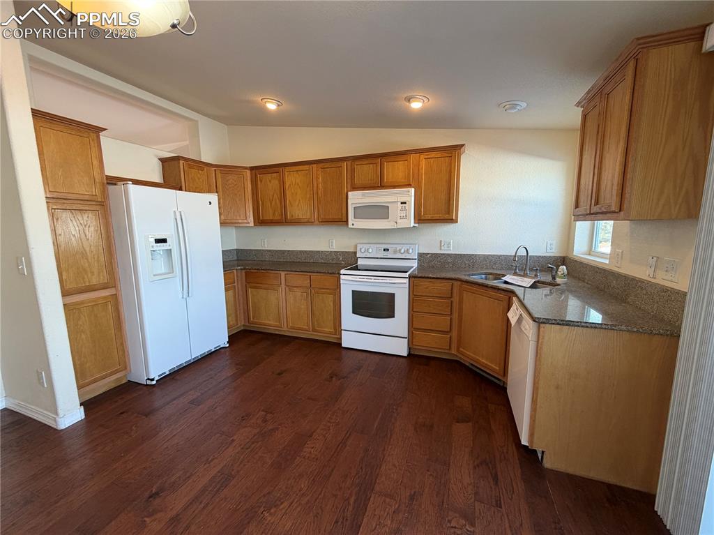 Image 5 of 17: Kitchen