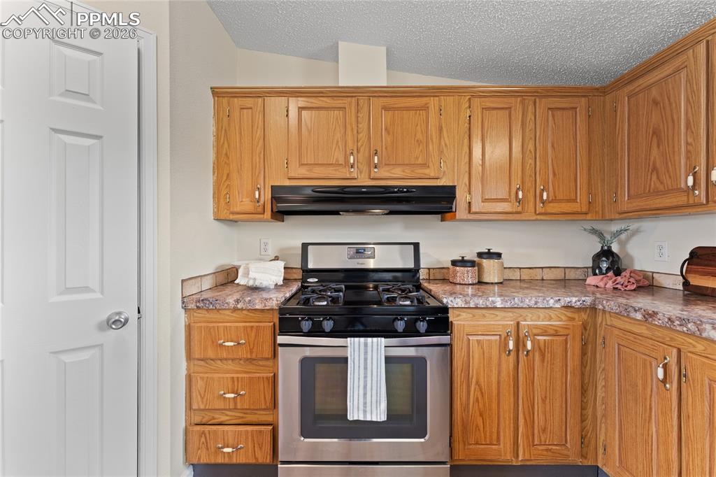 Image 11 of 39: Kitchen