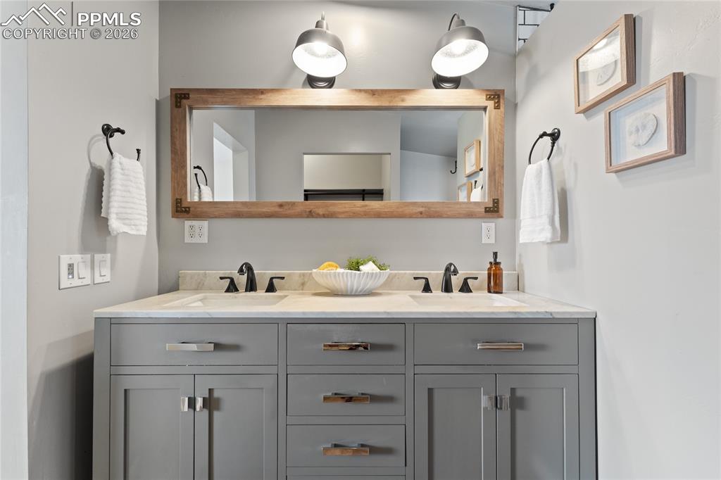 Image 20 of 39: Bathroom