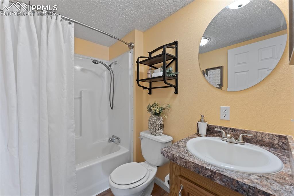 Image 30 of 39: Bathroom