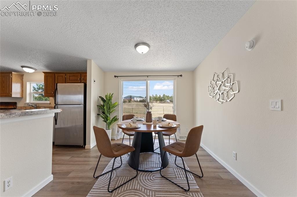 Image 9 of 39: Dining Area