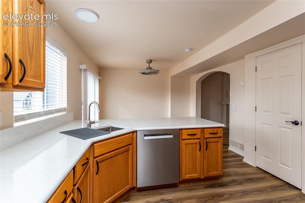 Image 15 of 42: Kitchen