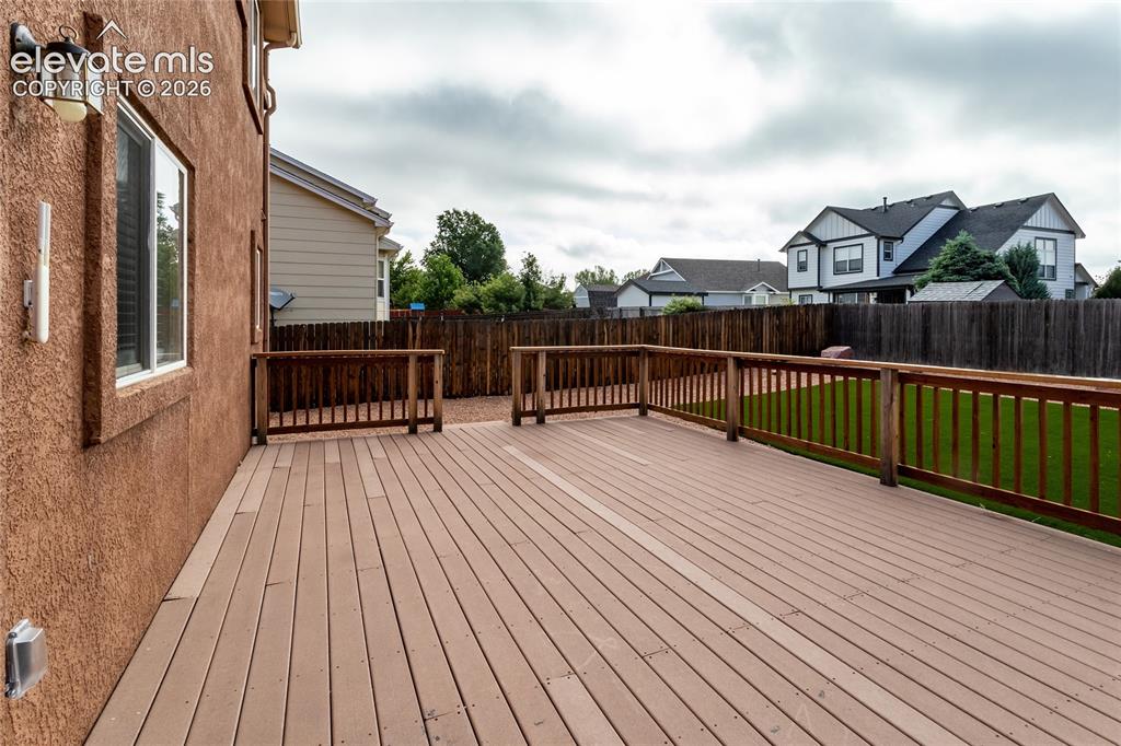 Image 19 of 42: Deck