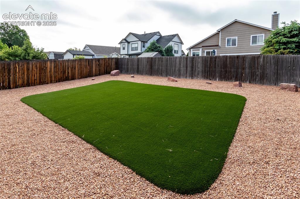 Image 20 of 42: Yard