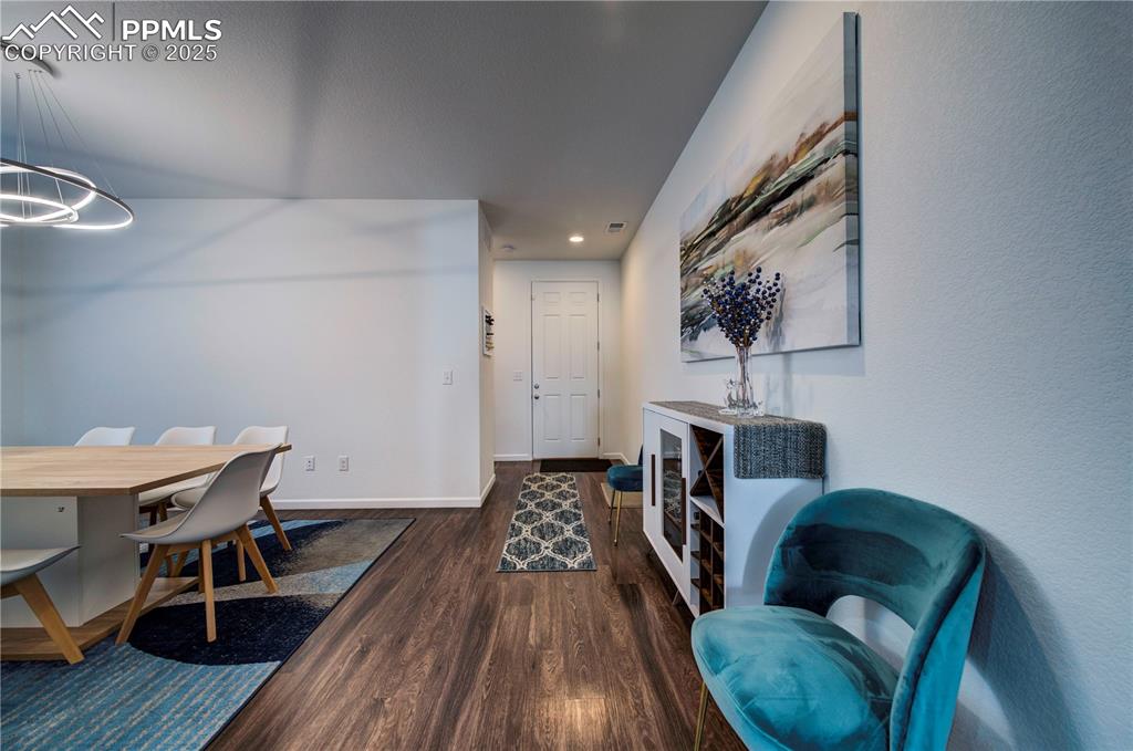 Image 13 of 32: Dining Area