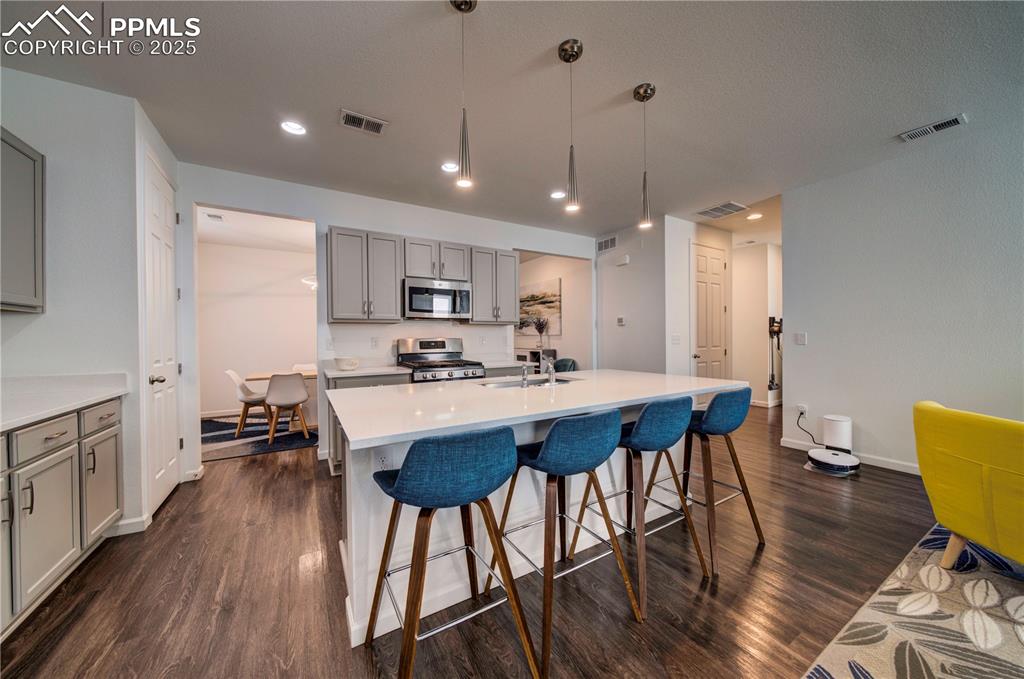 Image 14 of 32: Kitchen