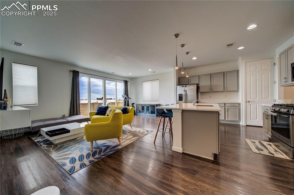 Image 16 of 32: Living Room