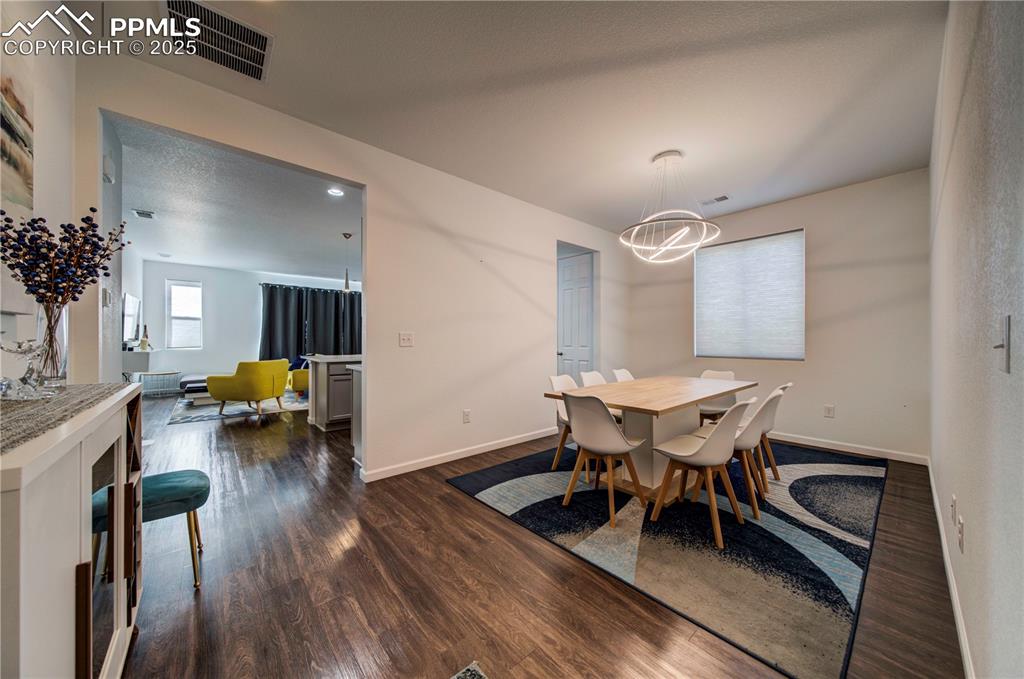 Image 17 of 32: Dining Area