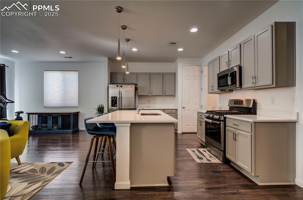 Image 8 of 32: Kitchen