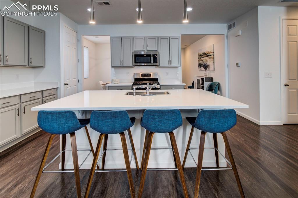 Image 9 of 32: Kitchen