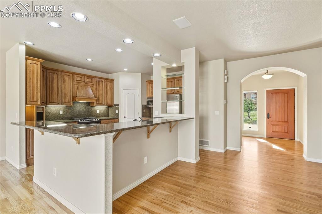 Image 10 of 46: Kitchen