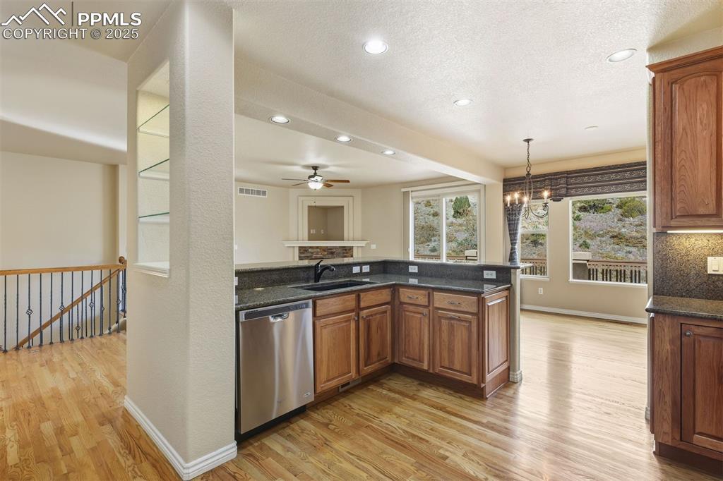 Image 11 of 46: Kitchen