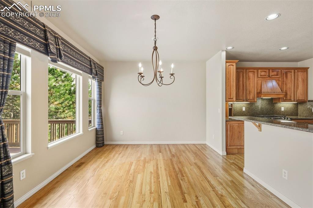 Image 13 of 46: Dining Area