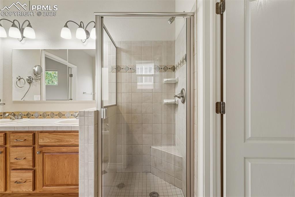 Image 19 of 46: Bathroom