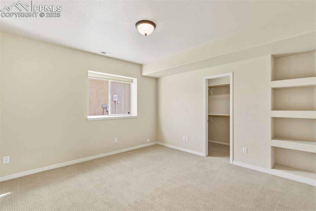 Image 31 of 46: Bedroom