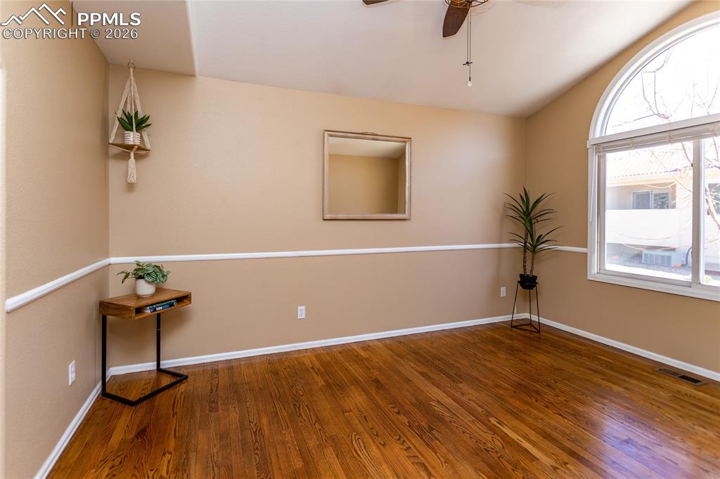 Image 14 of 49: Dining Room