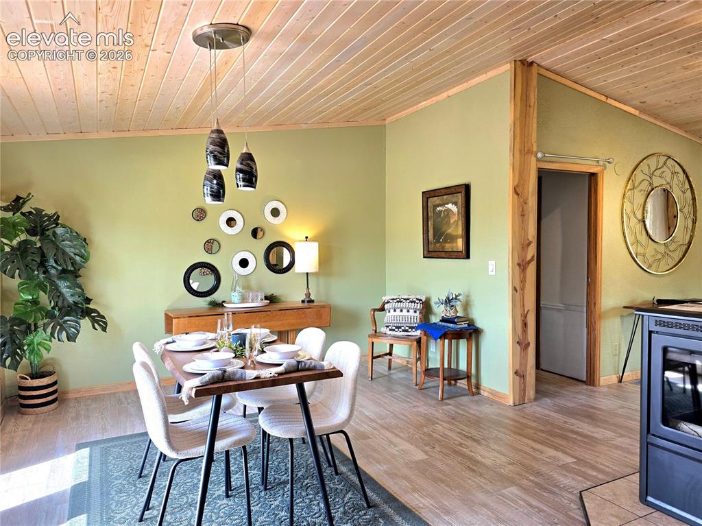 Image 12 of 43: Dining Area