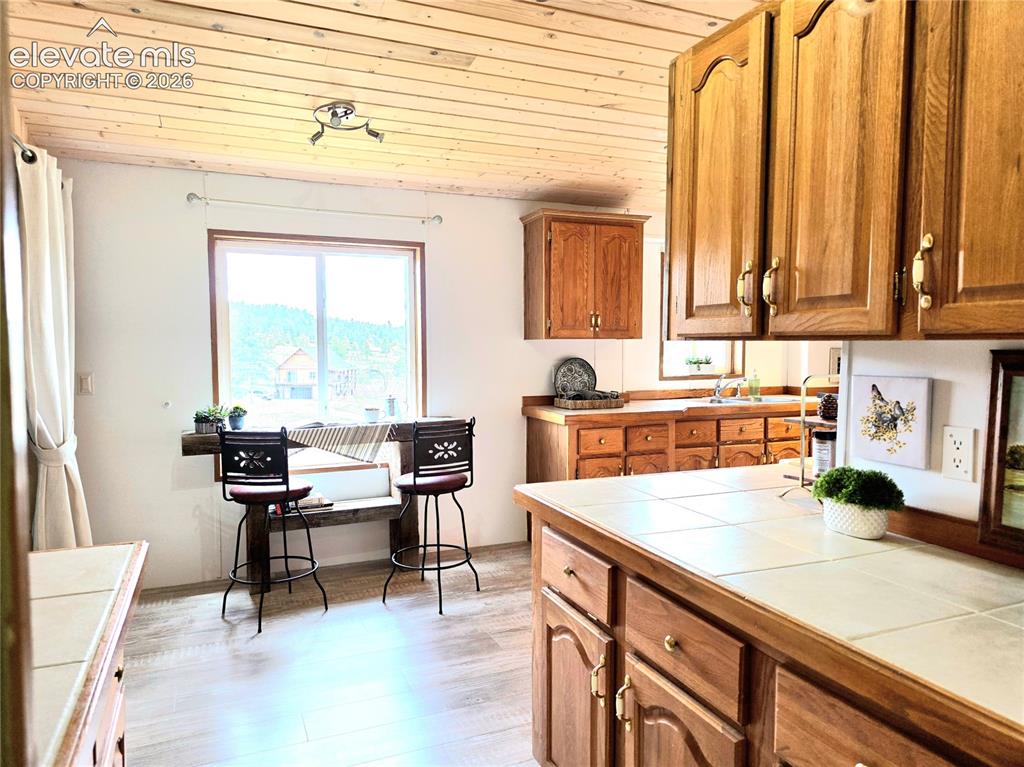 Image 17 of 43: Kitchen