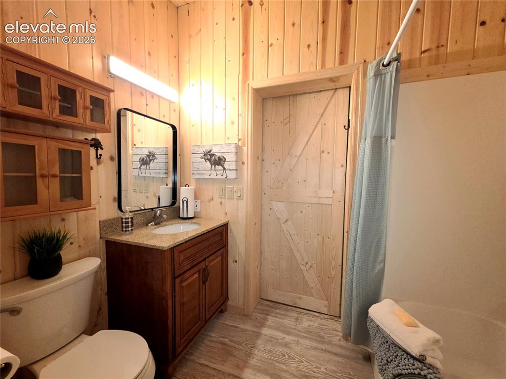 Image 20 of 43: Bathroom
