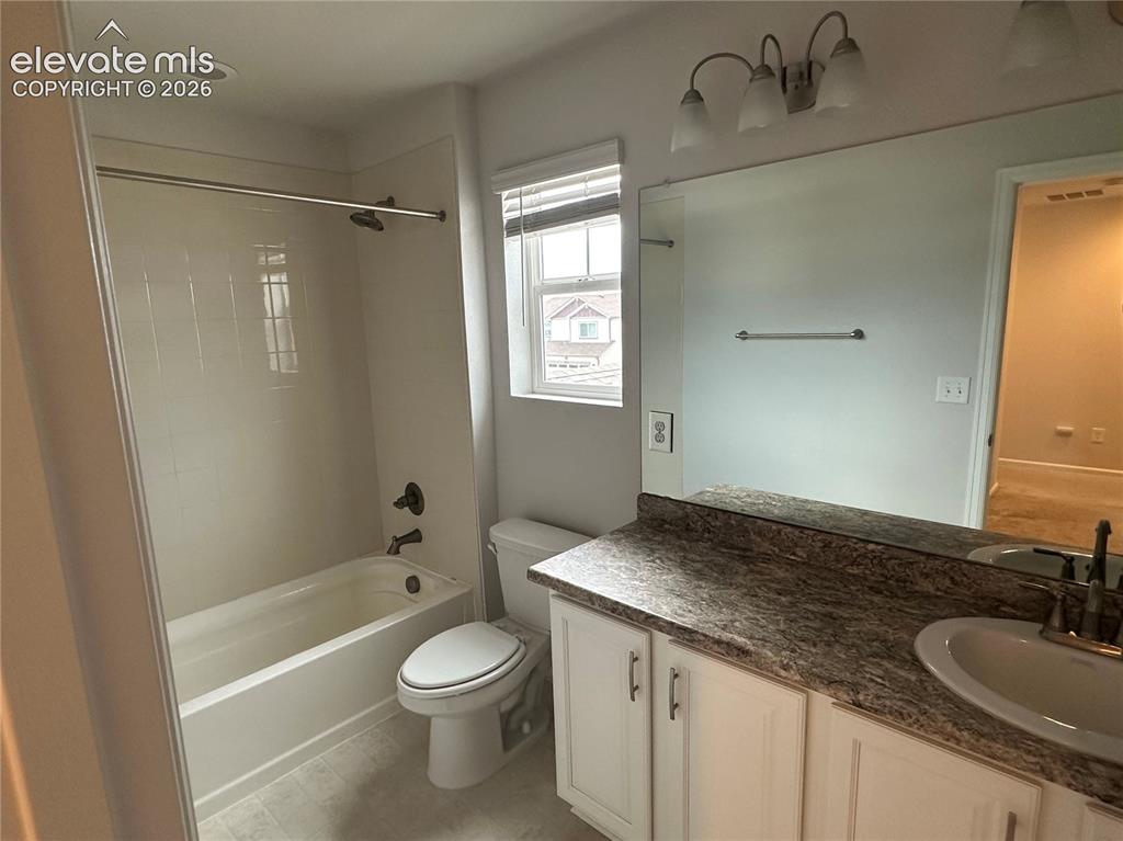 Image 17 of 22: Bathroom