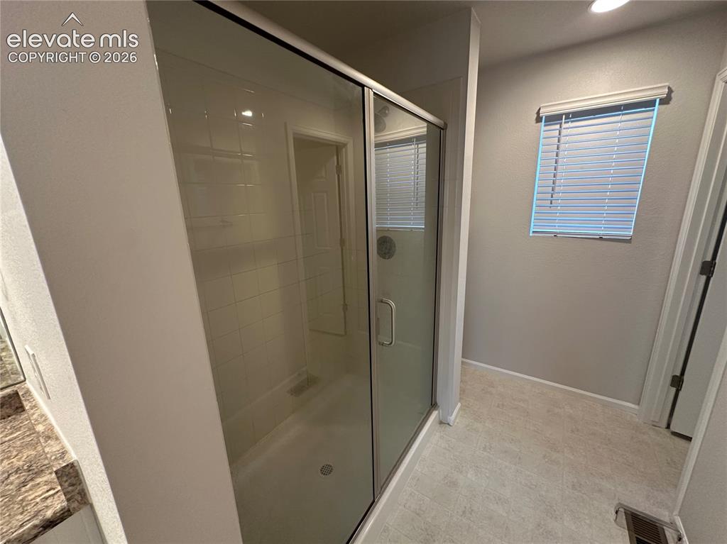 Image 20 of 22: Bathroom