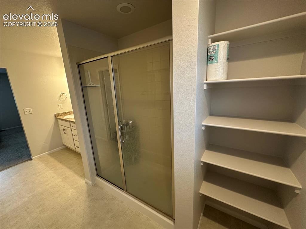 Image 21 of 22: Bathroom