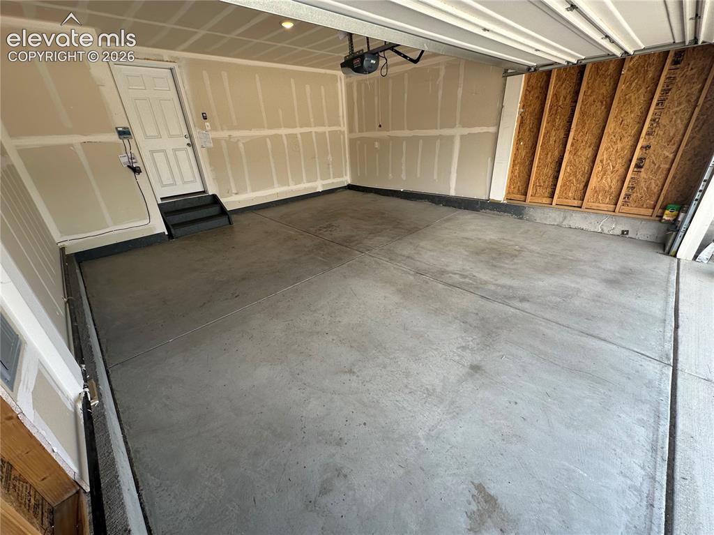 Image 22 of 22: Garage