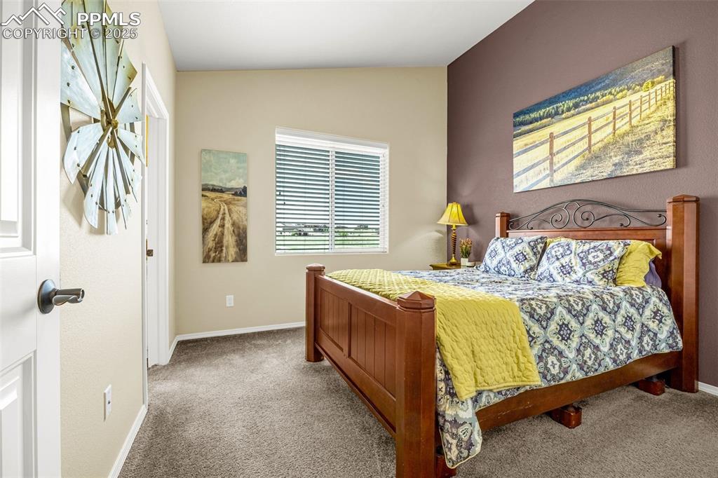 Image 18 of 45: Bedroom