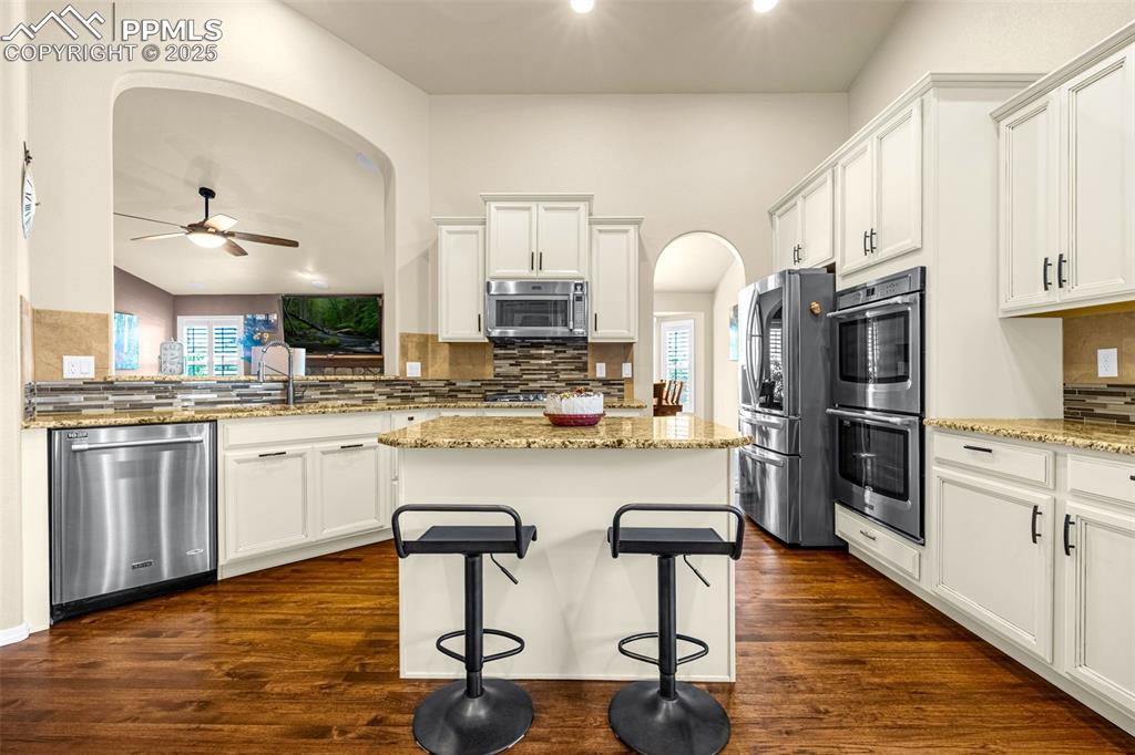Image 3 of 45: Kitchen