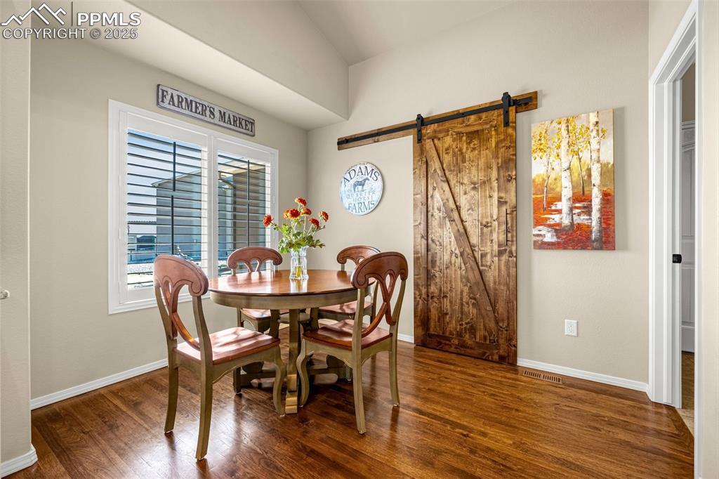 Image 6 of 45: Dining Area