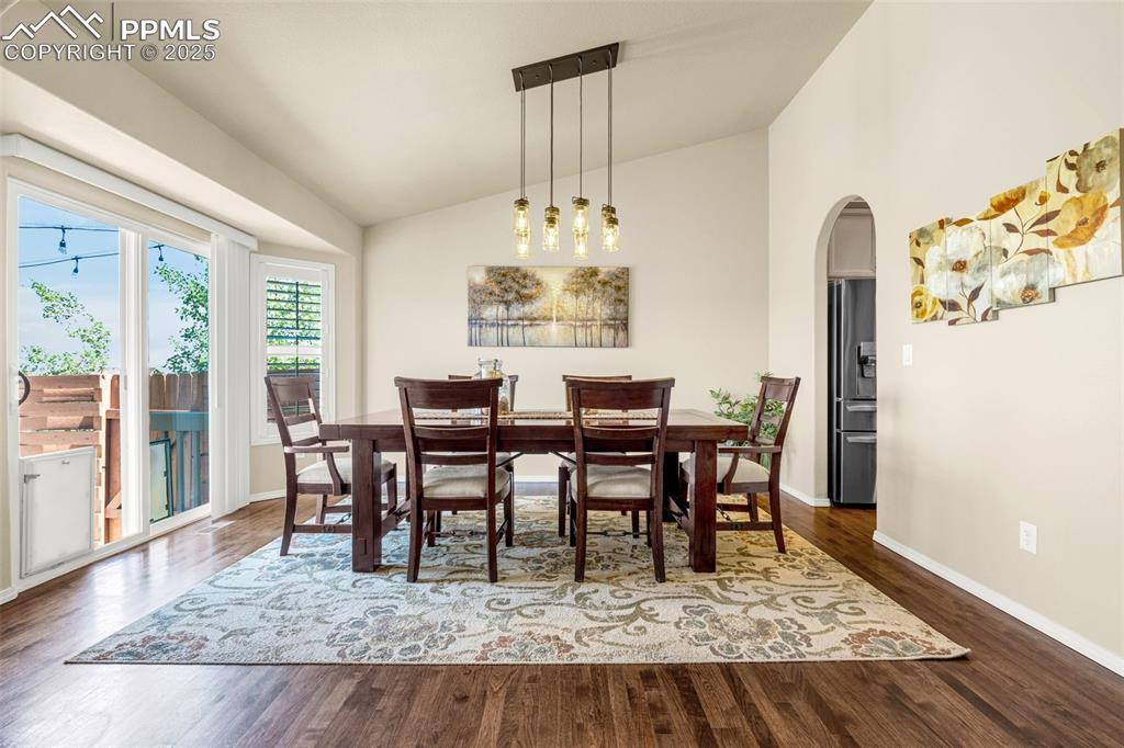 Image 9 of 45: Dining Area