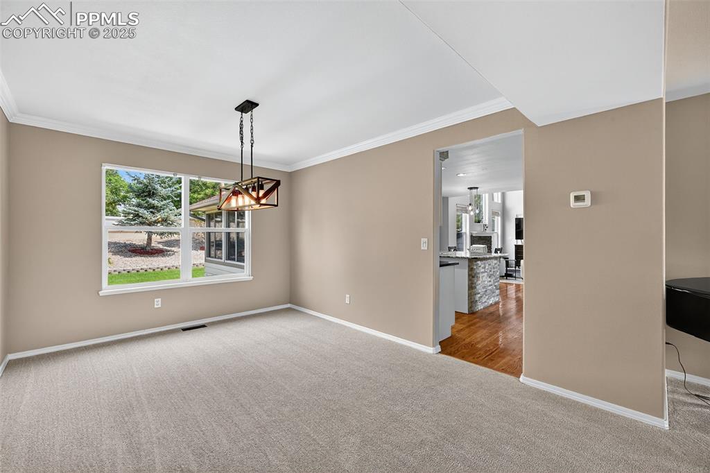 Image 16 of 50: Dining Room