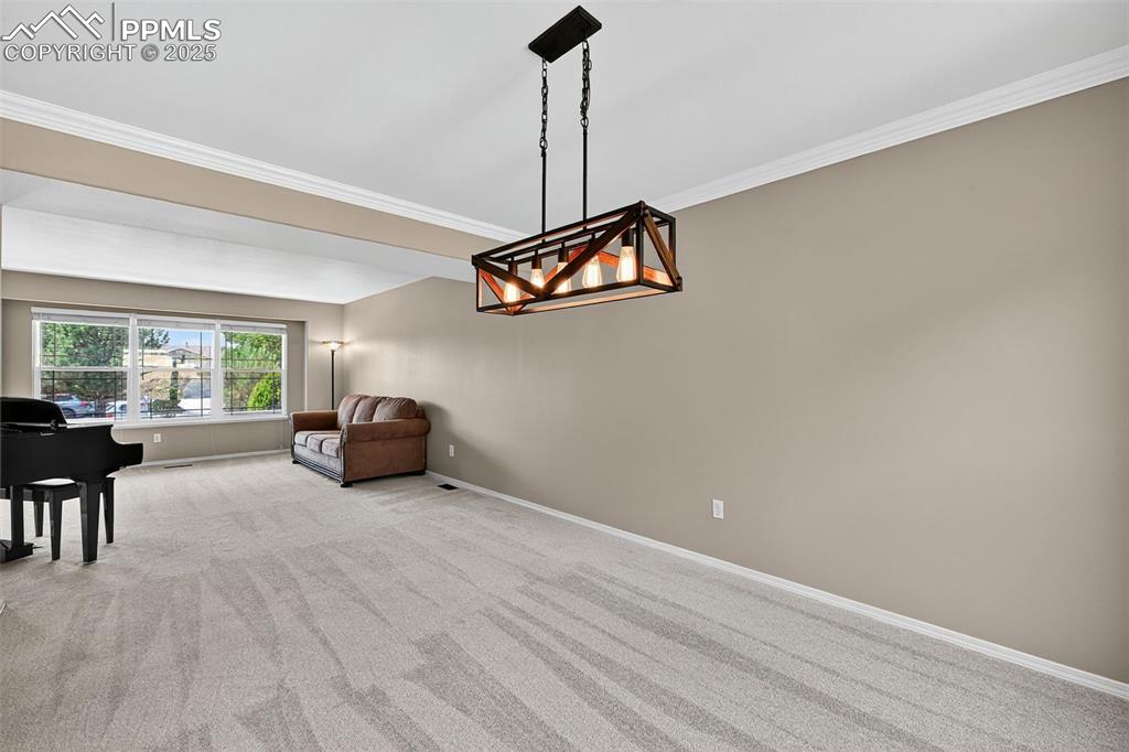 Image 17 of 50: Dining Room