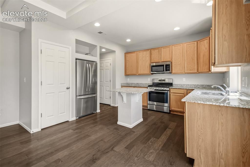 Image 13 of 41: Kitchen