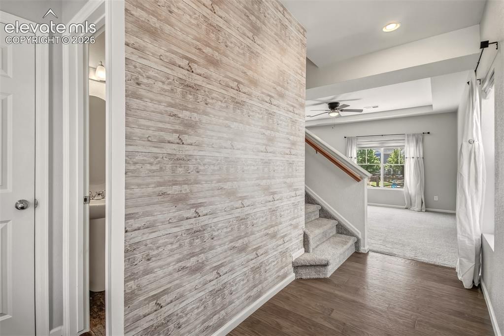 Image 5 of 41: Foyer.