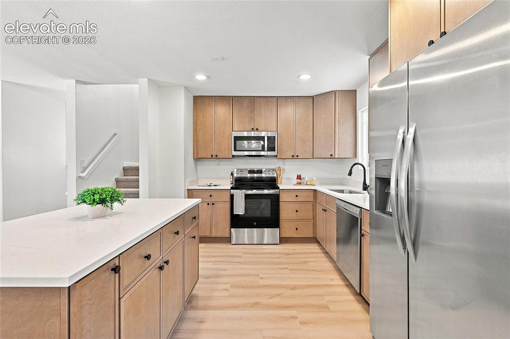 Image 11 of 28: Kitchen