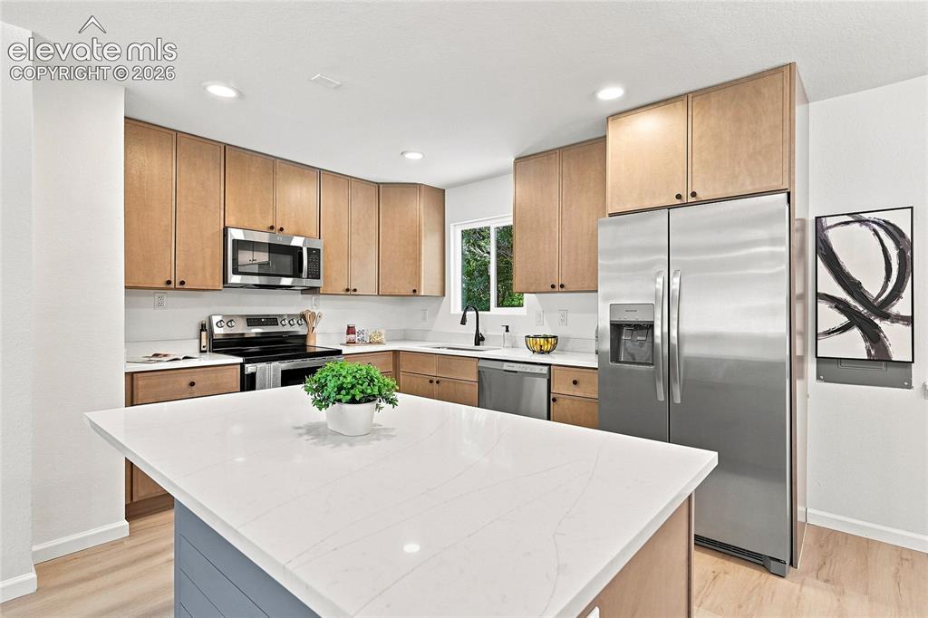 Image 3 of 28: Kitchen