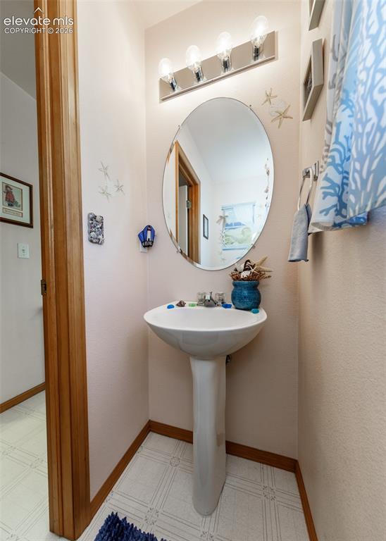 Image 14 of 26: Bathroom