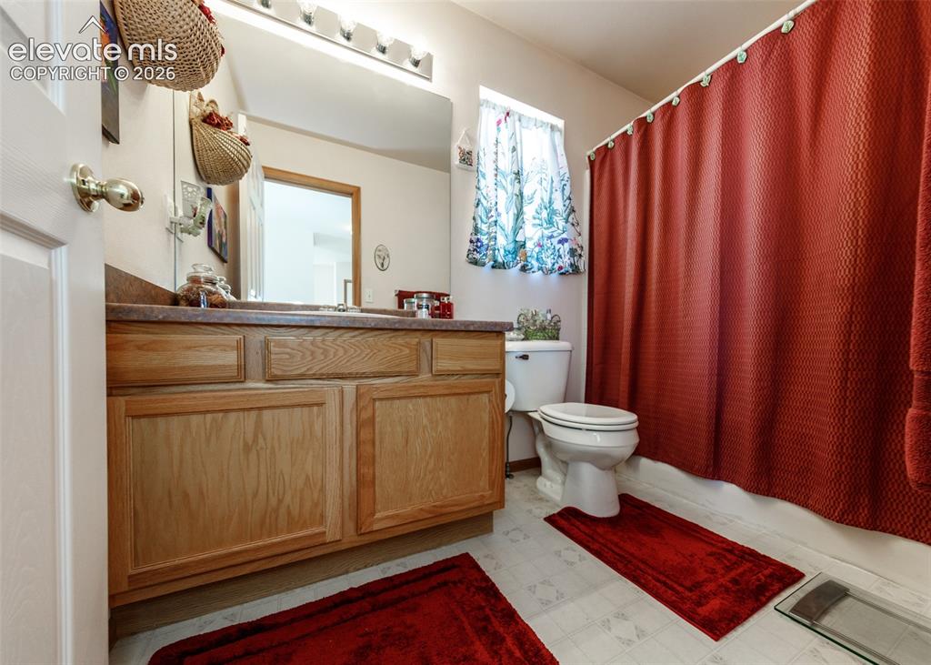 Image 21 of 26: Bathroom