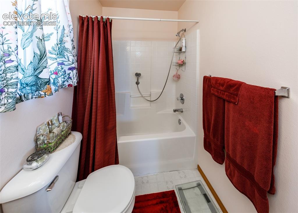 Image 22 of 26: Bathroom