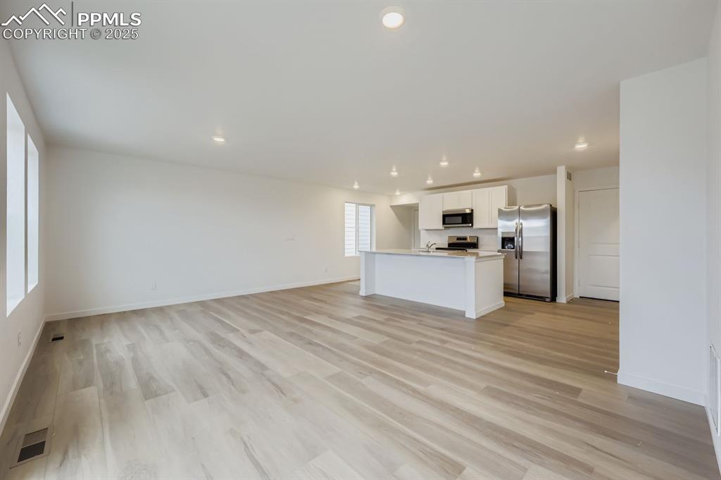 Image 5 of 17: Living Room