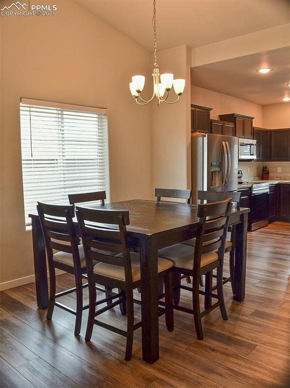 Image 10 of 38: Dining Area