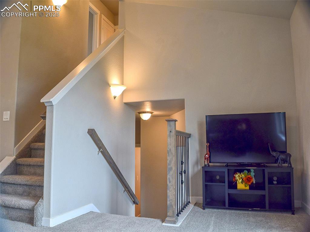 Image 13 of 38: Family Room