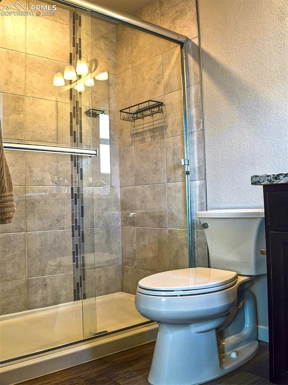 Image 16 of 38: Bathroom