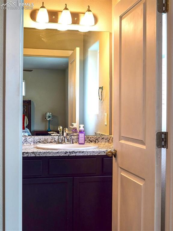 Image 17 of 38: Bathroom