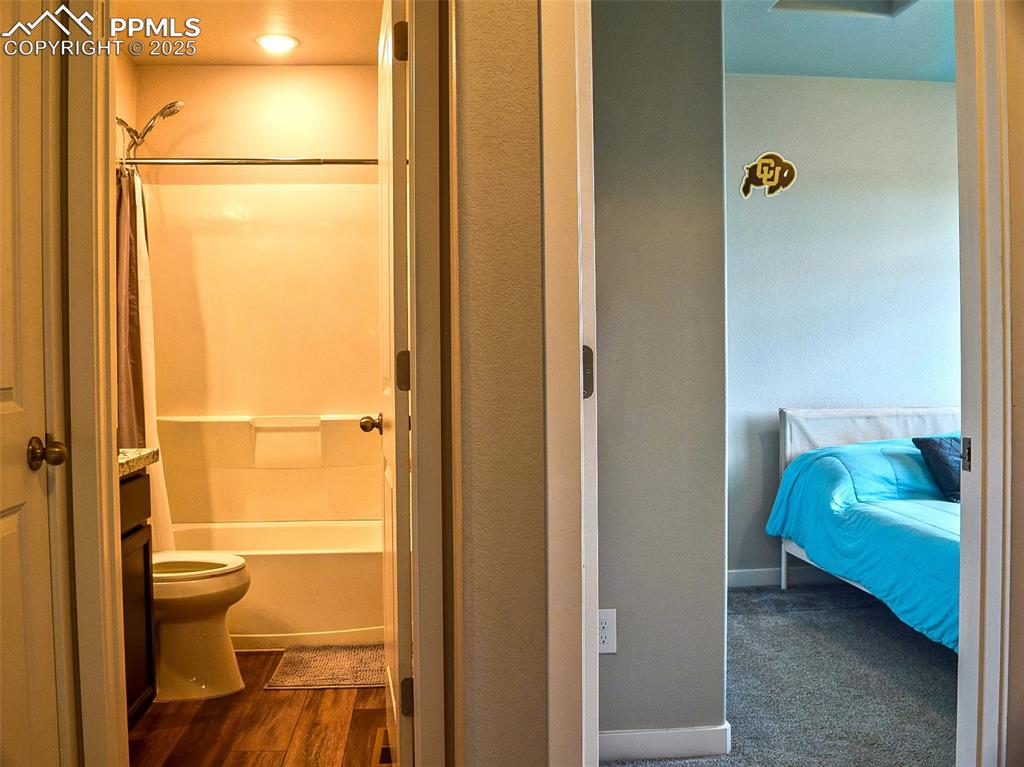 Image 18 of 38: Bathroom