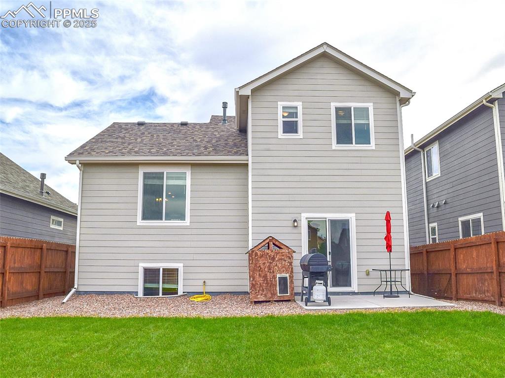 Image 28 of 38: Back of Structure