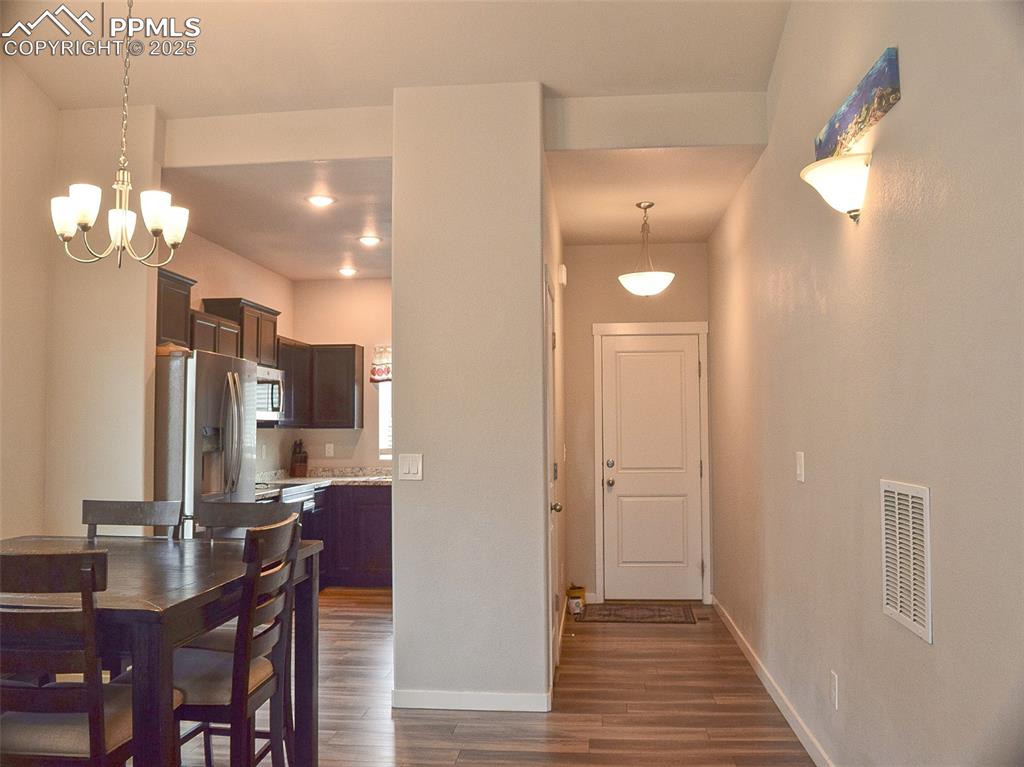 Image 7 of 38: Dining Area