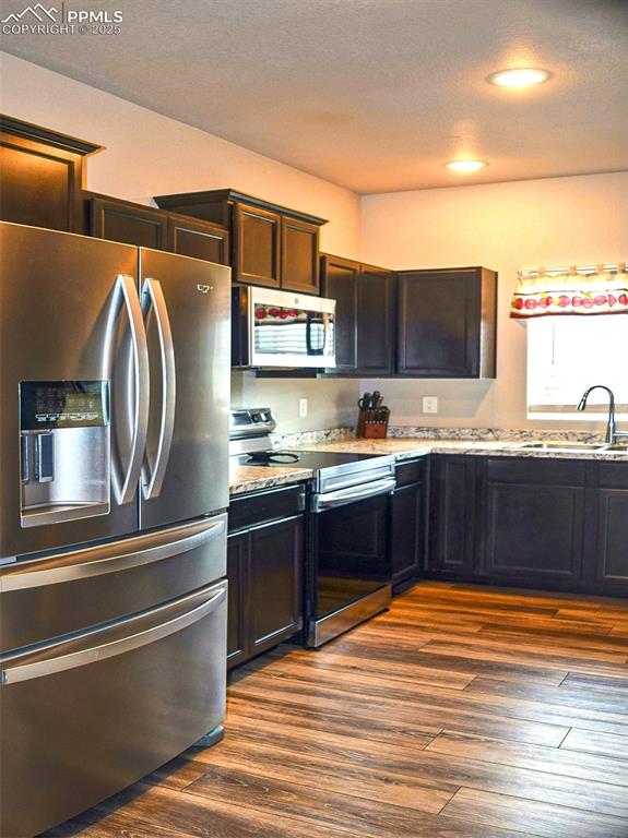 Image 9 of 38: Kitchen