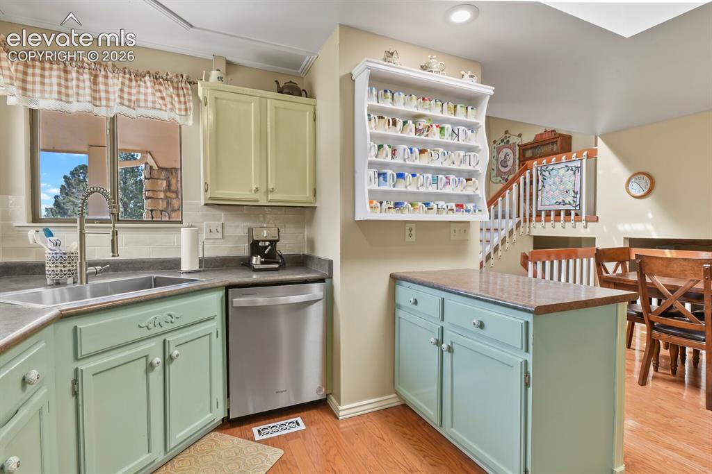 Image 16 of 48: Kitchen